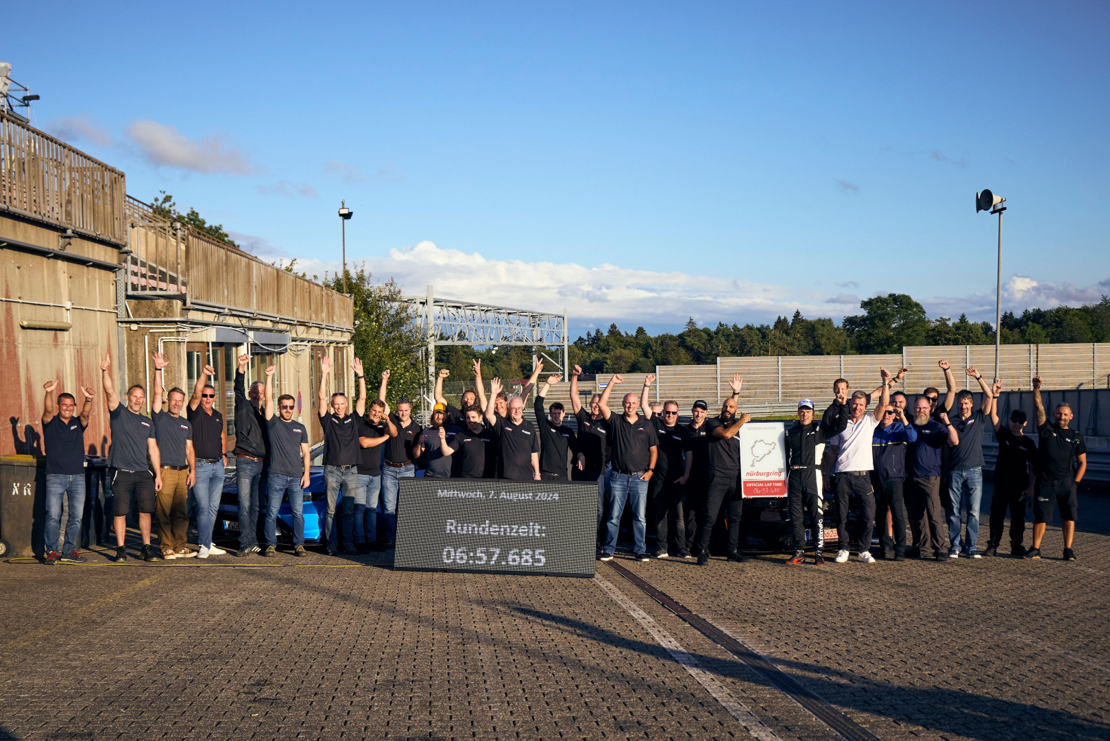 SMALL_Ford Mustang GTD_Road to the Ring_04